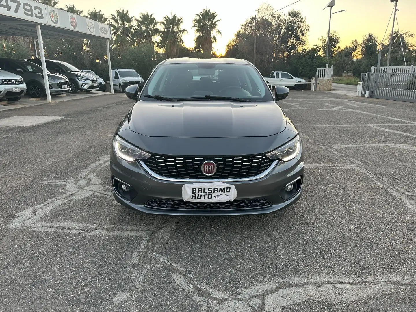 Fiat Tipo 1.6 Mjt S&S 5p. Lounge Gris - 2