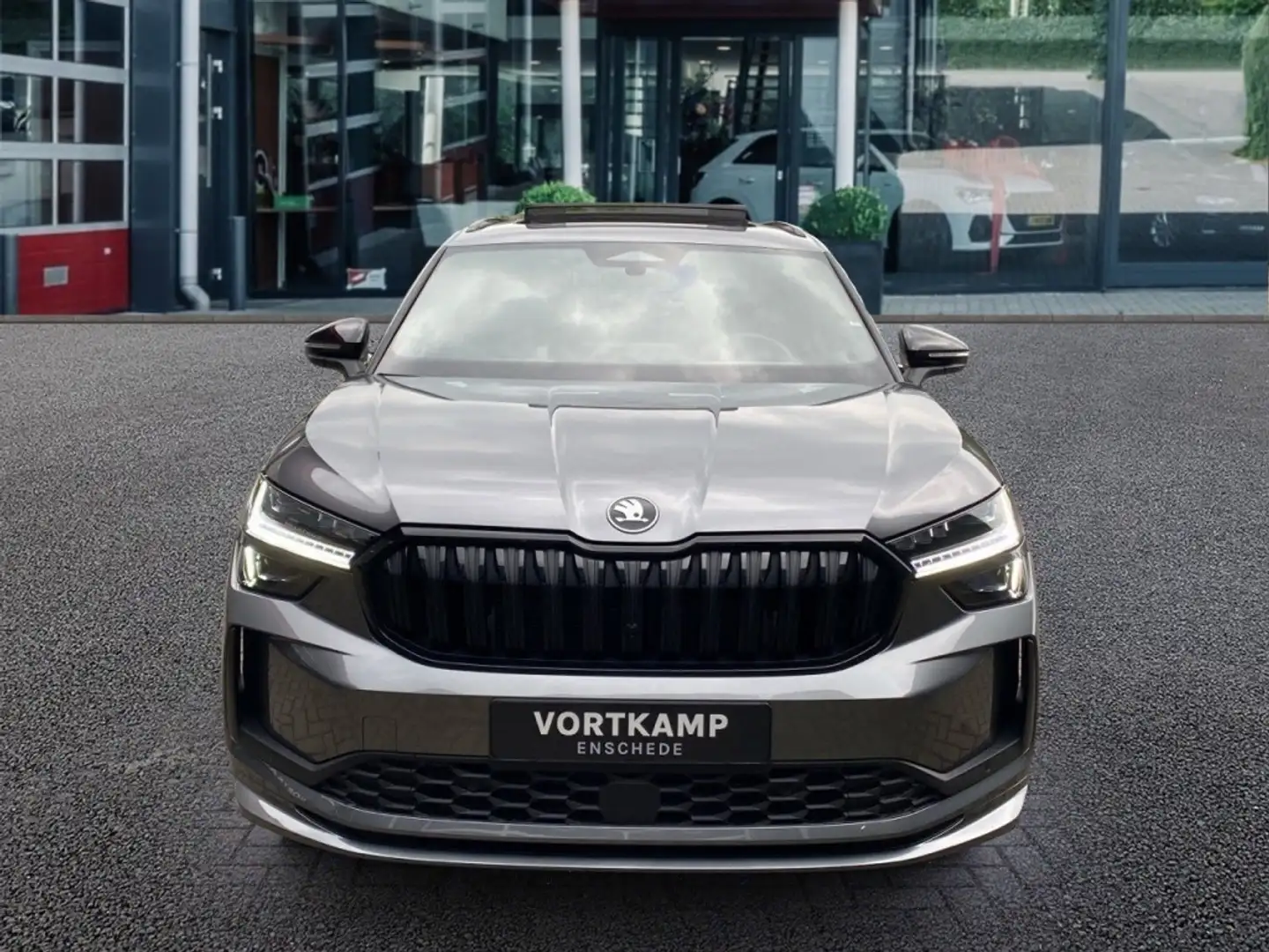 Skoda Kodiaq 1.5 TSI DSG SPORTLINE 7P PANO-DAK/CAMERA/TREKHAAK/ Grijs - 2
