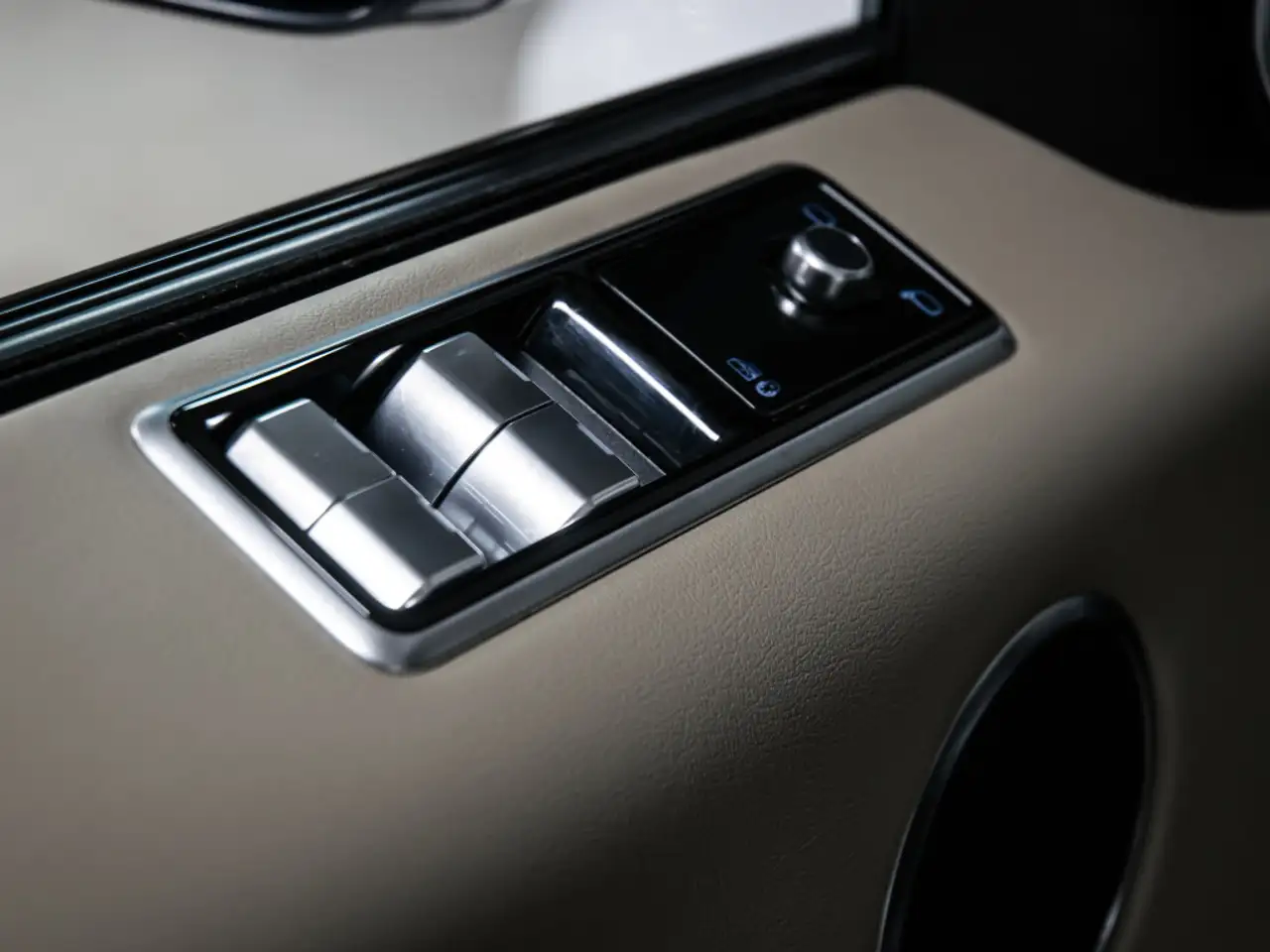 Land Rover Range Rover Sport снимка Land Rover Range Rover Sport