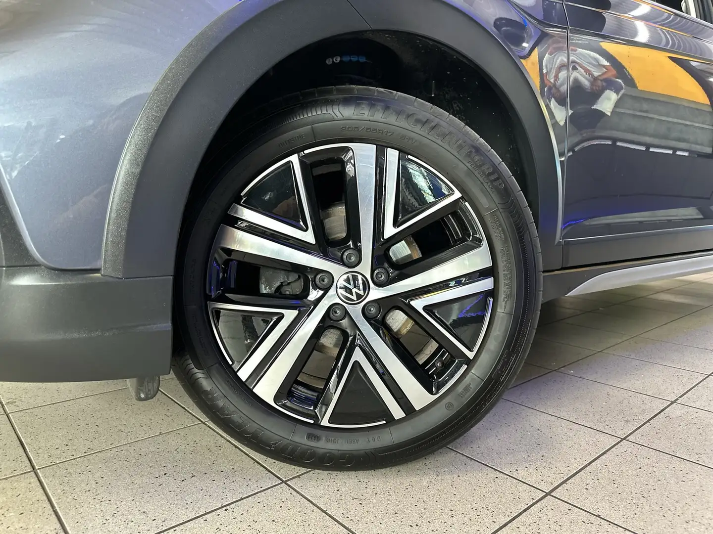 Volkswagen Taigo Style 1.5 TSI DSG MATRIX-LED+KAMERA+ACC+NAVI Grijs - 2