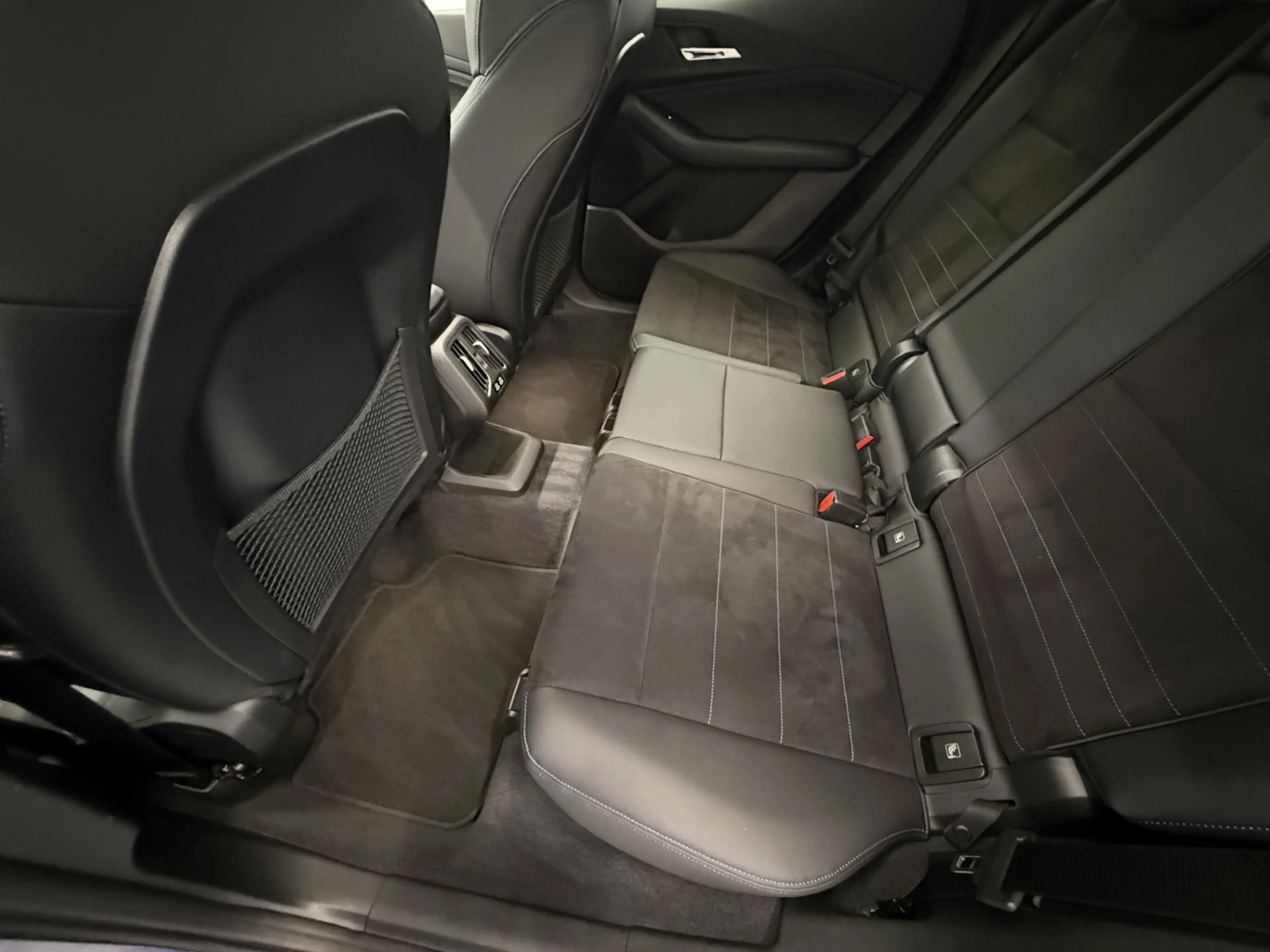 BMW 218 d — photo 13