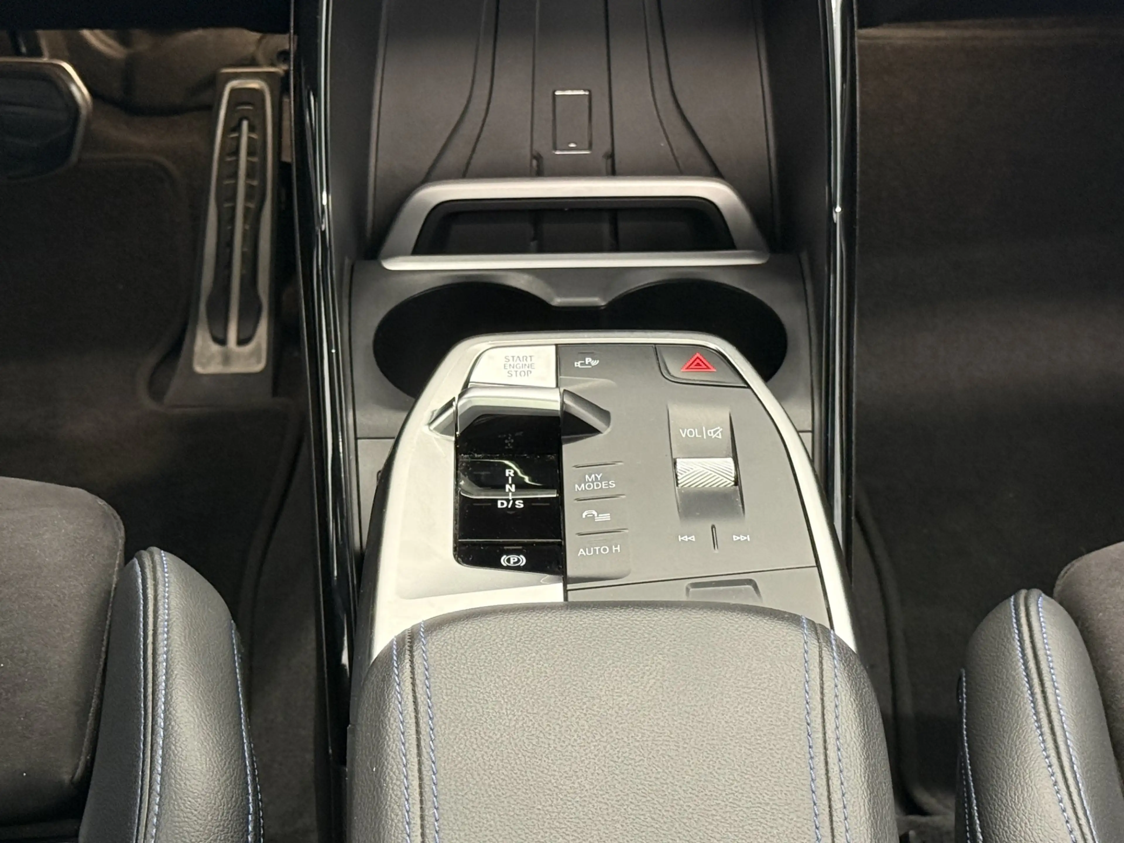BMW 218 d — photo 11