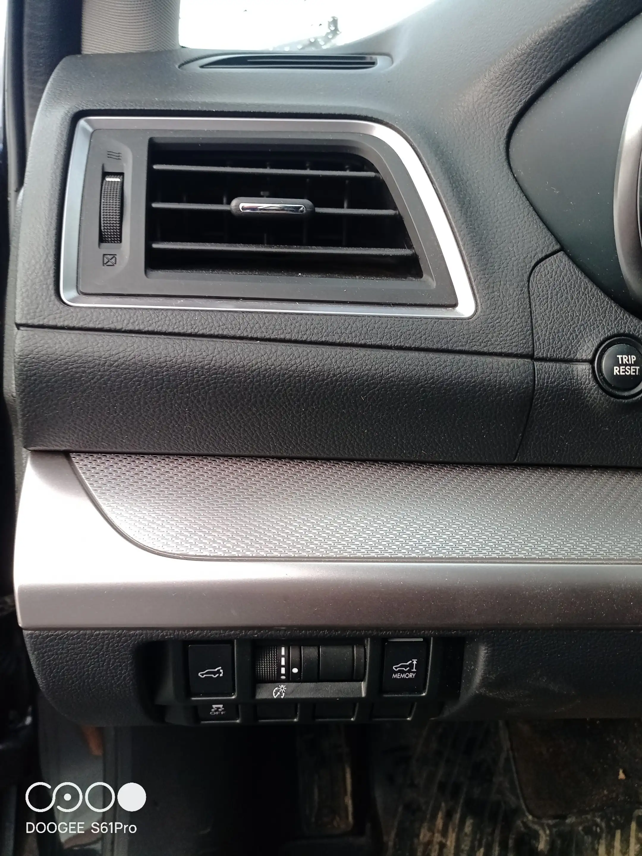 Subaru OUTBACK Comfort 8-fach Bereifung Aluräder,TÜV neu ! — photo 11