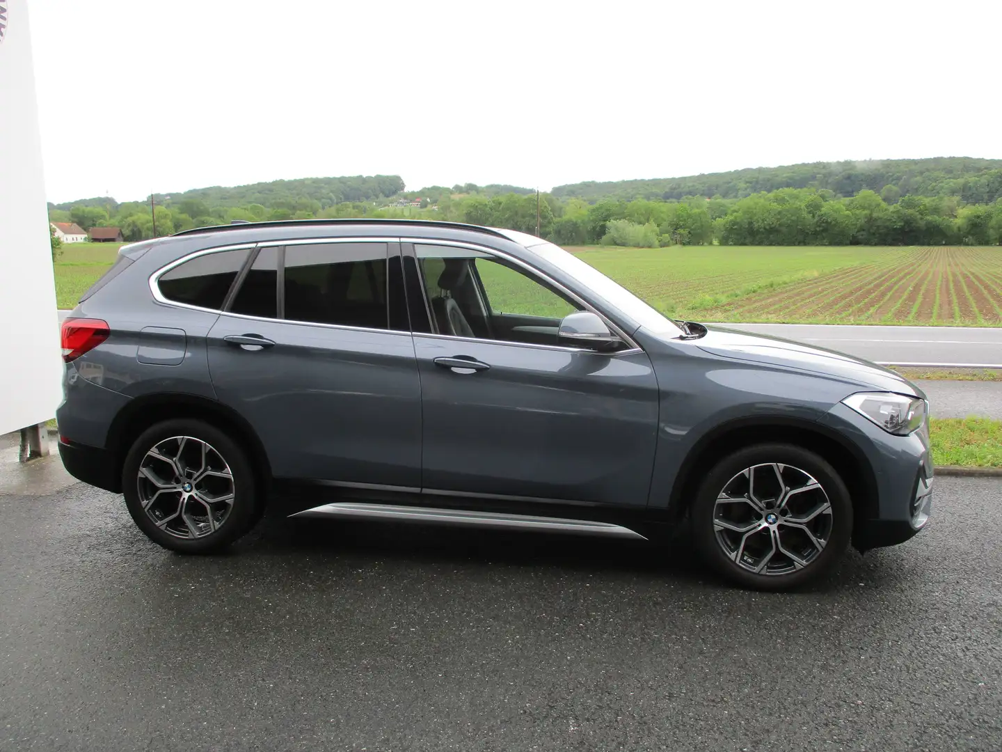 BMW X1 xDrive 25 e xLine Aut. Head-up Pamorama Grau - 2