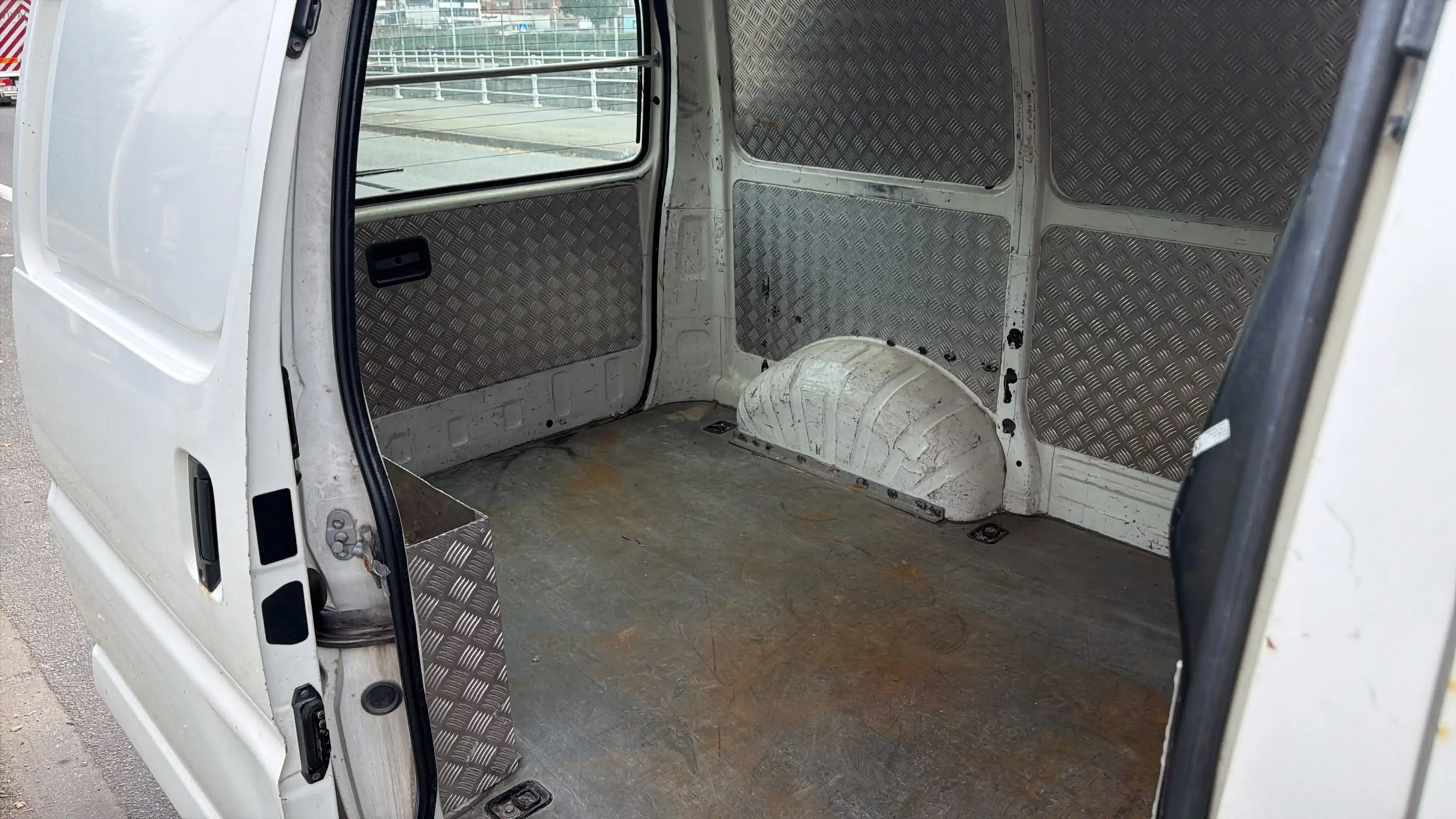 Toyota Hiace 2.5 Turbo D-4D LX — photo 11
