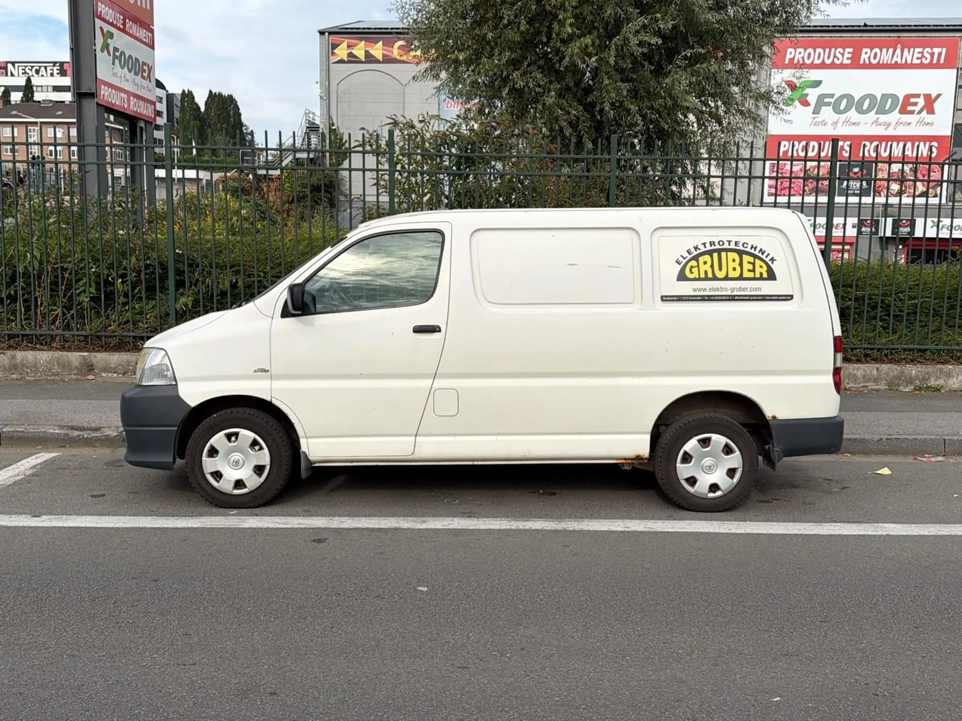 Toyota Hiace 2.5 Turbo D-4D LX — photo 2