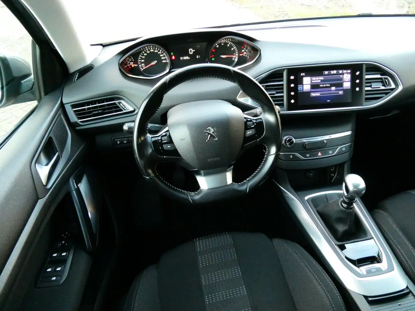 Peugeot 308 SW 1.2i Style 131pk 2e eig. 131.000km. Clima Navi Grau - 2