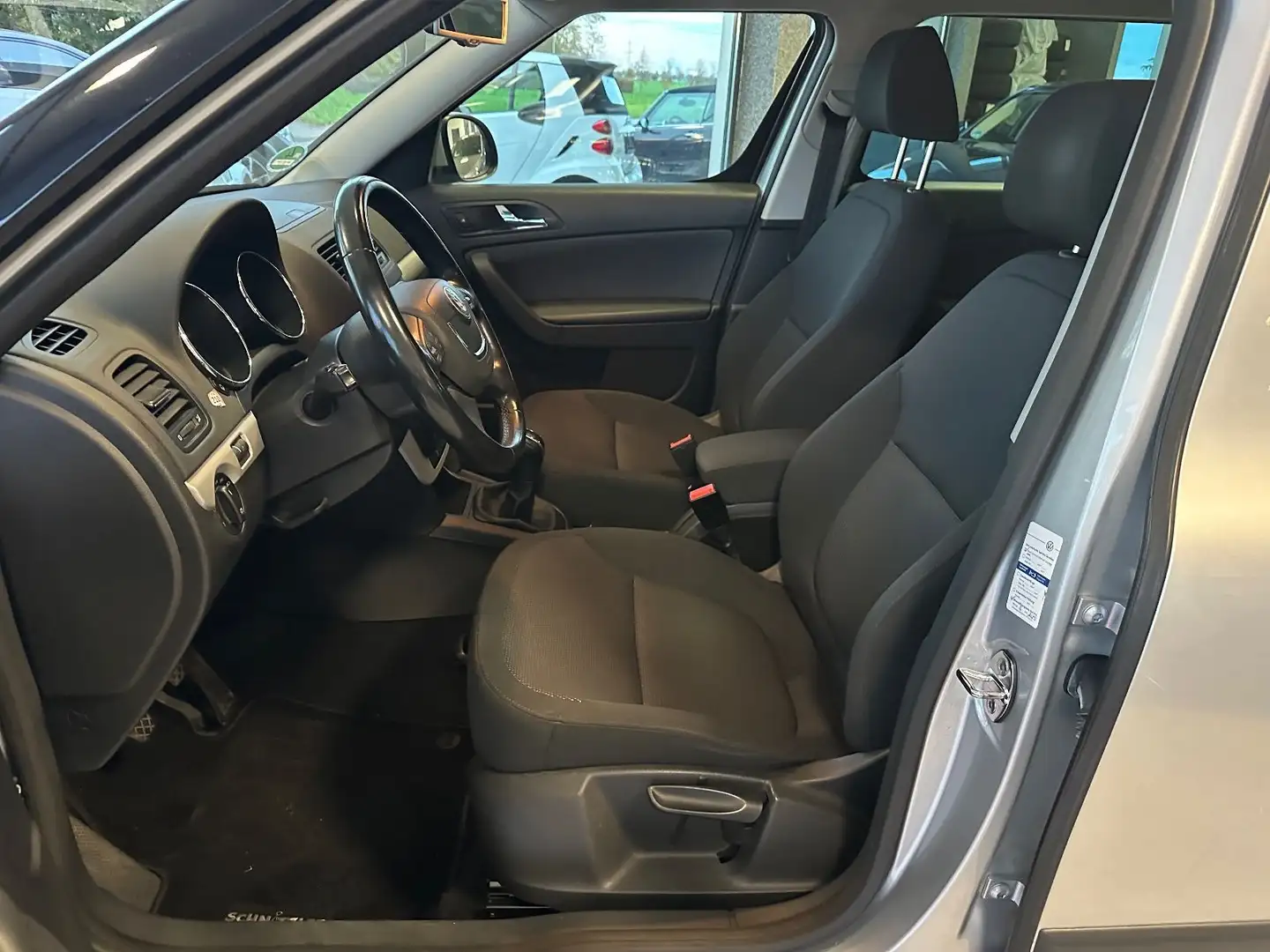 Skoda Yeti Ambition Plus Edition BiXenon PDC AHK Klima Silber - 2