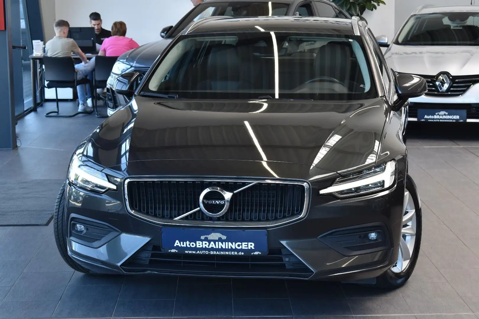 Volvo V60 D3 Autom. Momentum Pro LED~VirtualC~ACC~RFK Grau - 1