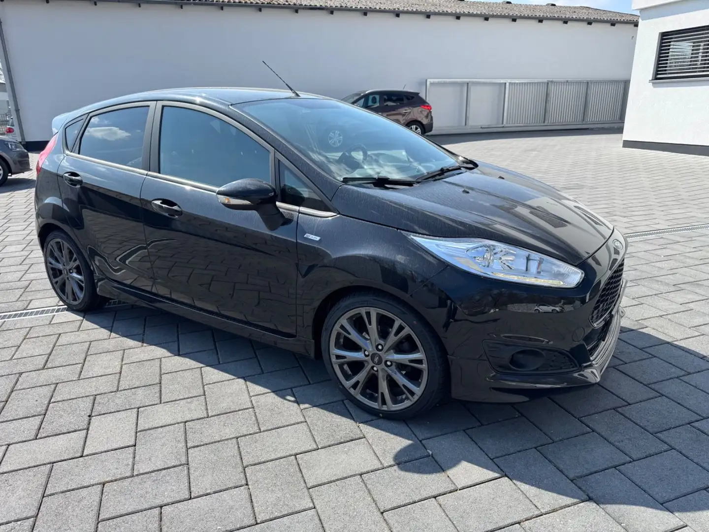 Ford Fiesta ST-Line "8 Fach Neu Bereift" Schwarz - 2