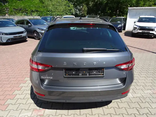 Skoda Superb view 4