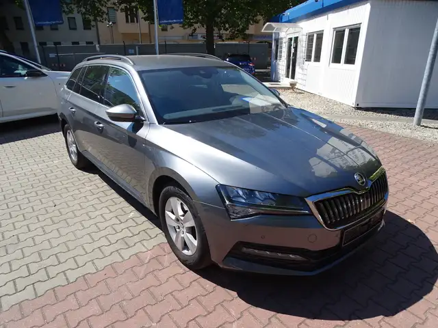 Skoda Superb view 7