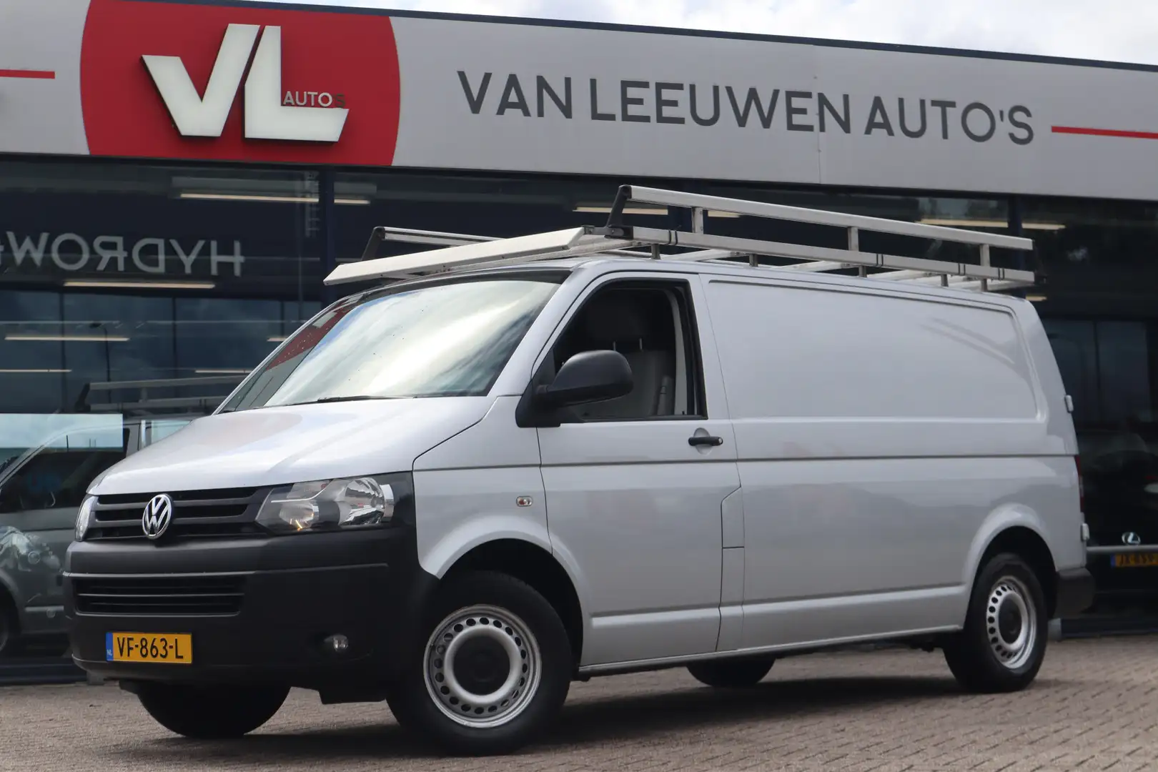 Volkswagen T5 Transporter 2.0 TDI L2H1 BM Baseline DC Budgetline | Cruise | Zilver - 1