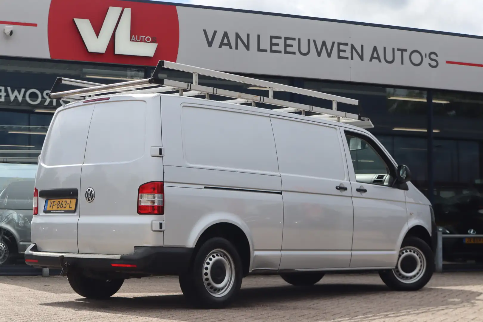 Volkswagen T5 Transporter 2.0 TDI L2H1 BM Baseline DC Budgetline | Cruise | Zilver - 2