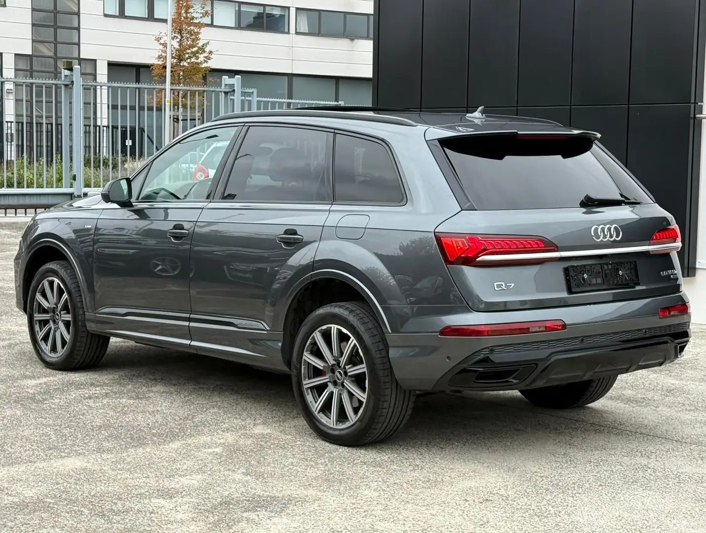 Audi Q7 Q7 60 TFSI e quattro tiptronic S line Grijs - 2