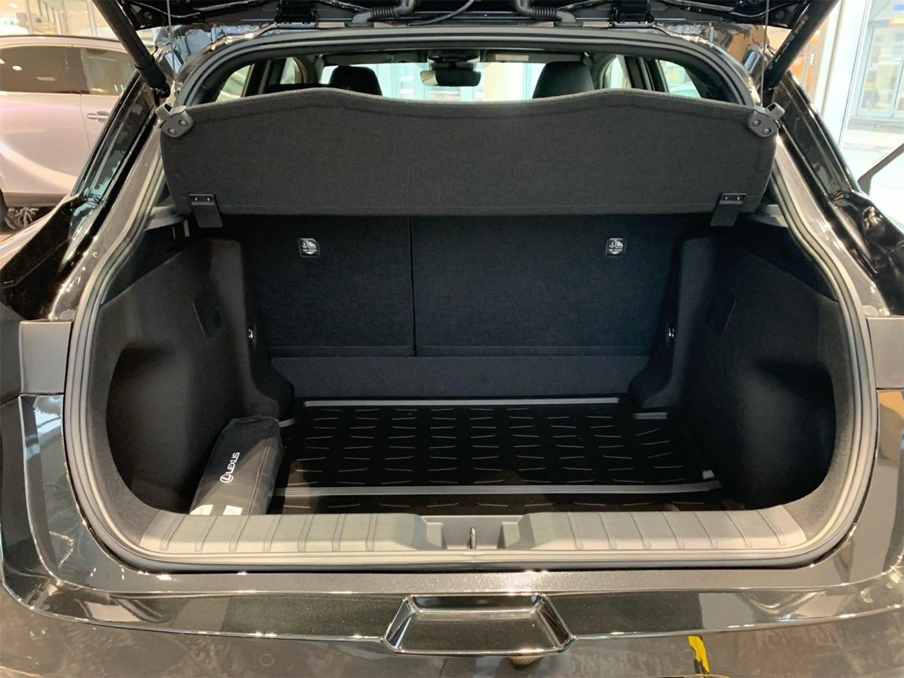 Lexus LBX Elegant Black Edition — photo 11