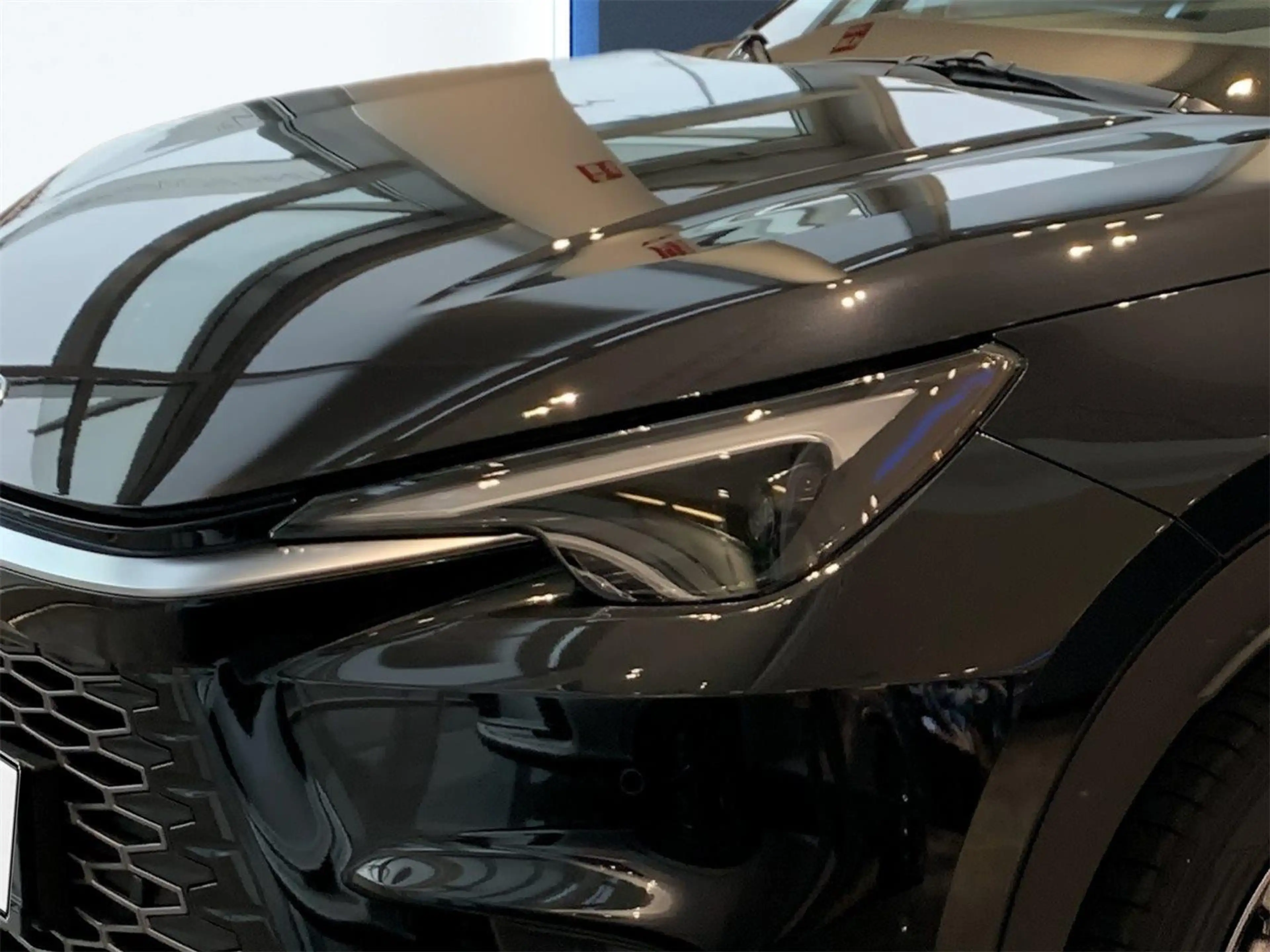 Lexus LBX Elegant Black Edition — photo 3