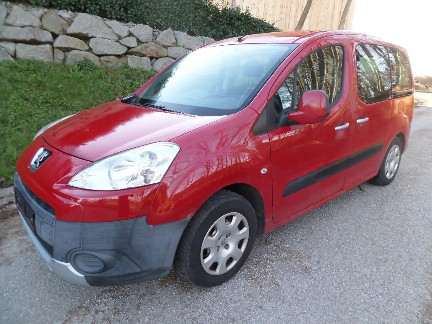 Peugeot Partner Tepee Comfort 1,6 HDi 95 FAP Červená - 1