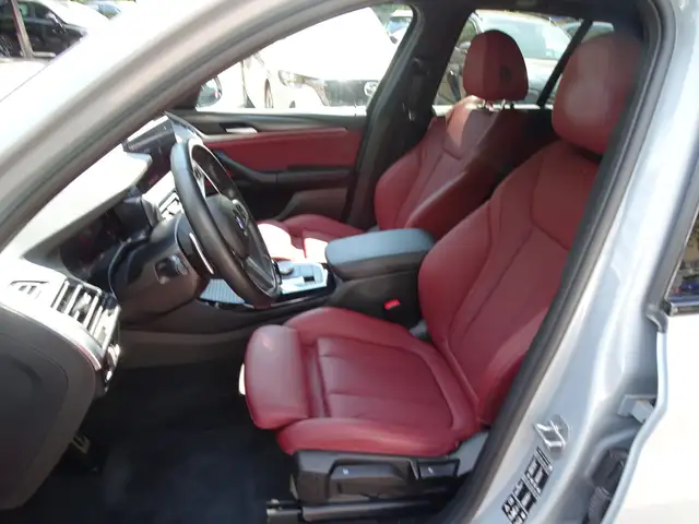 BMW X3 view 8