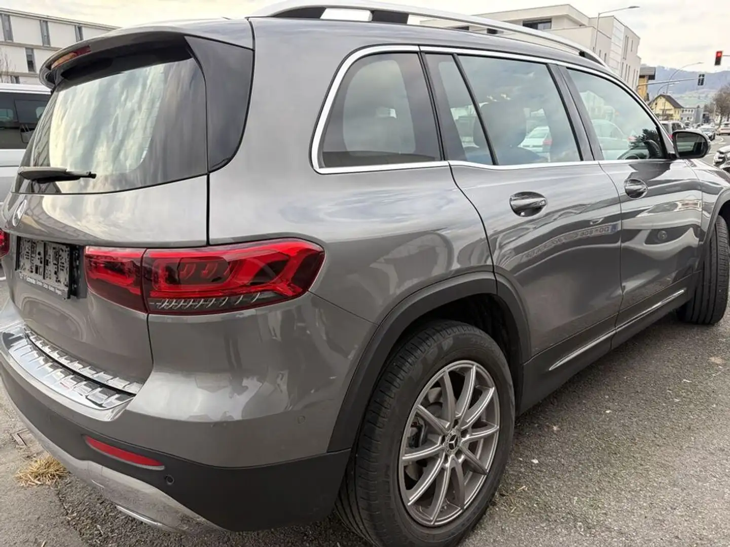 Mercedes-Benz GLB 180 d (247.610) Grau - 2