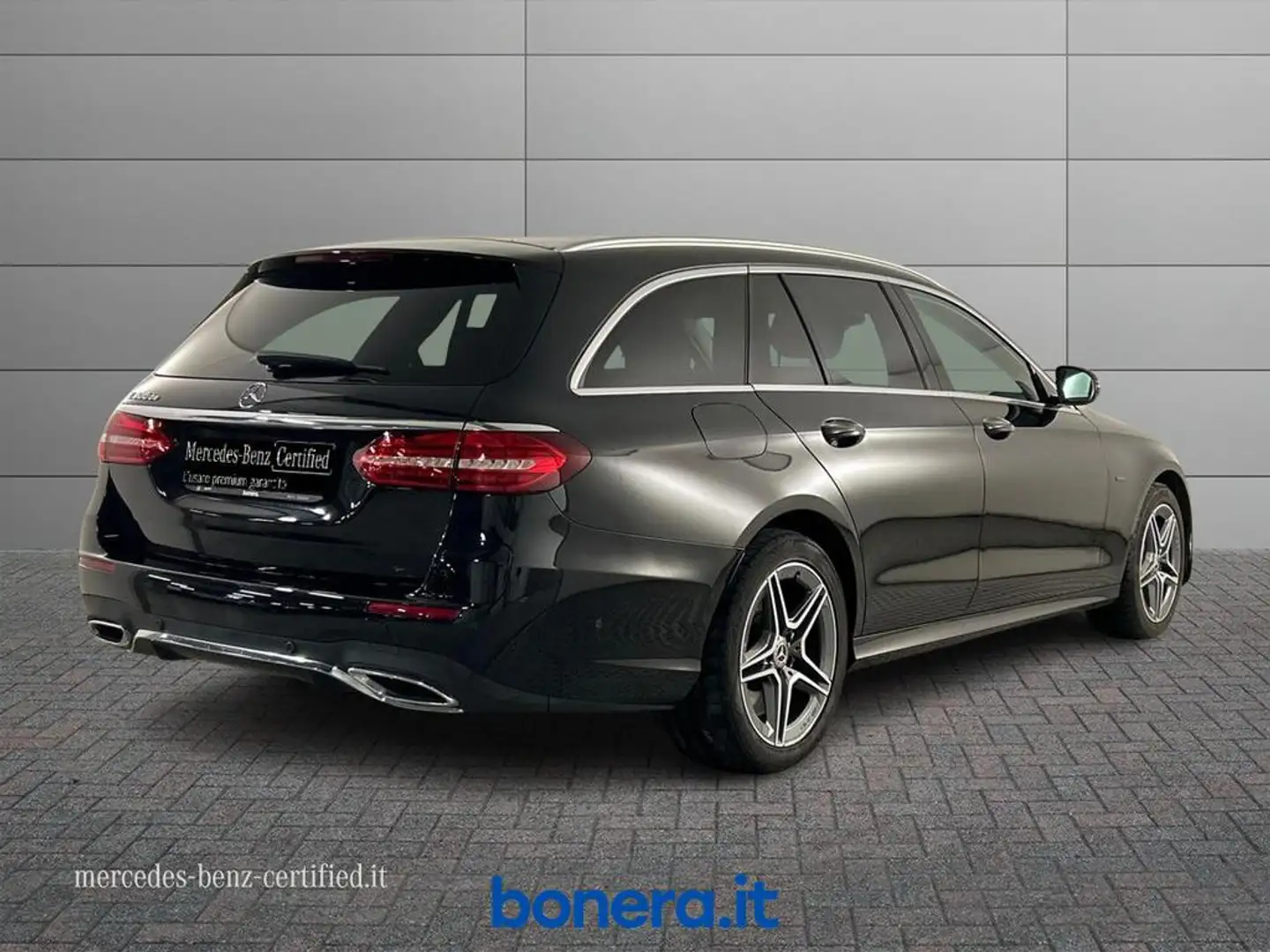 Mercedes-Benz E 300 SW de eq-power Premium auto my20 Schwarz - 2