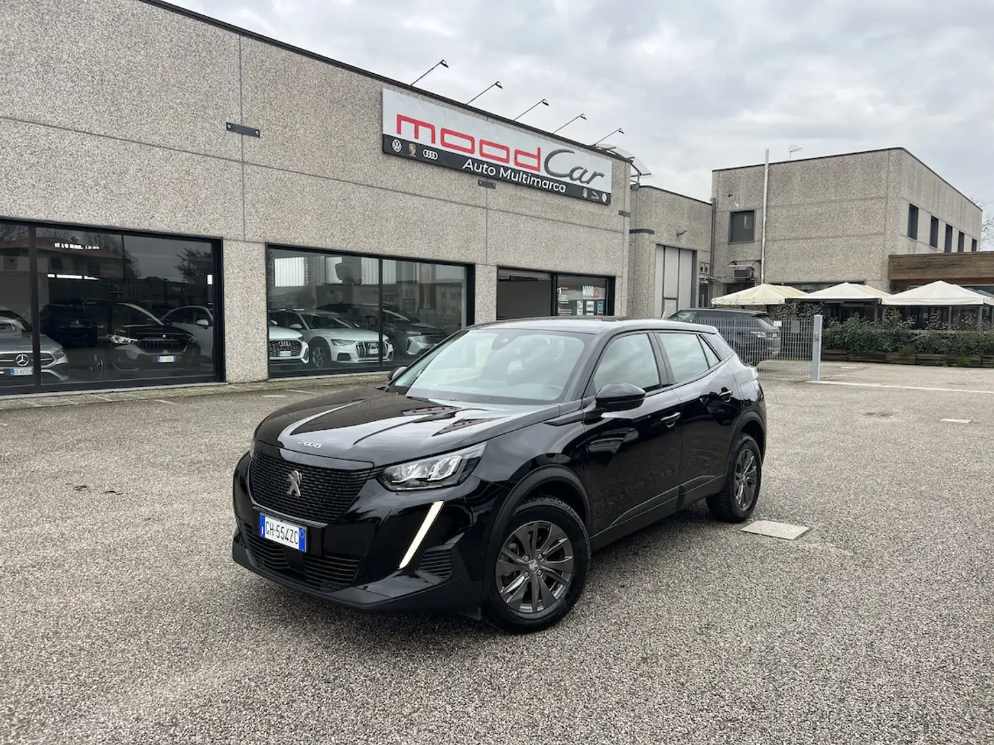 Peugeot 2008 1.2 puretech Active Pack s - NEOPATENTATI Schwarz - 1
