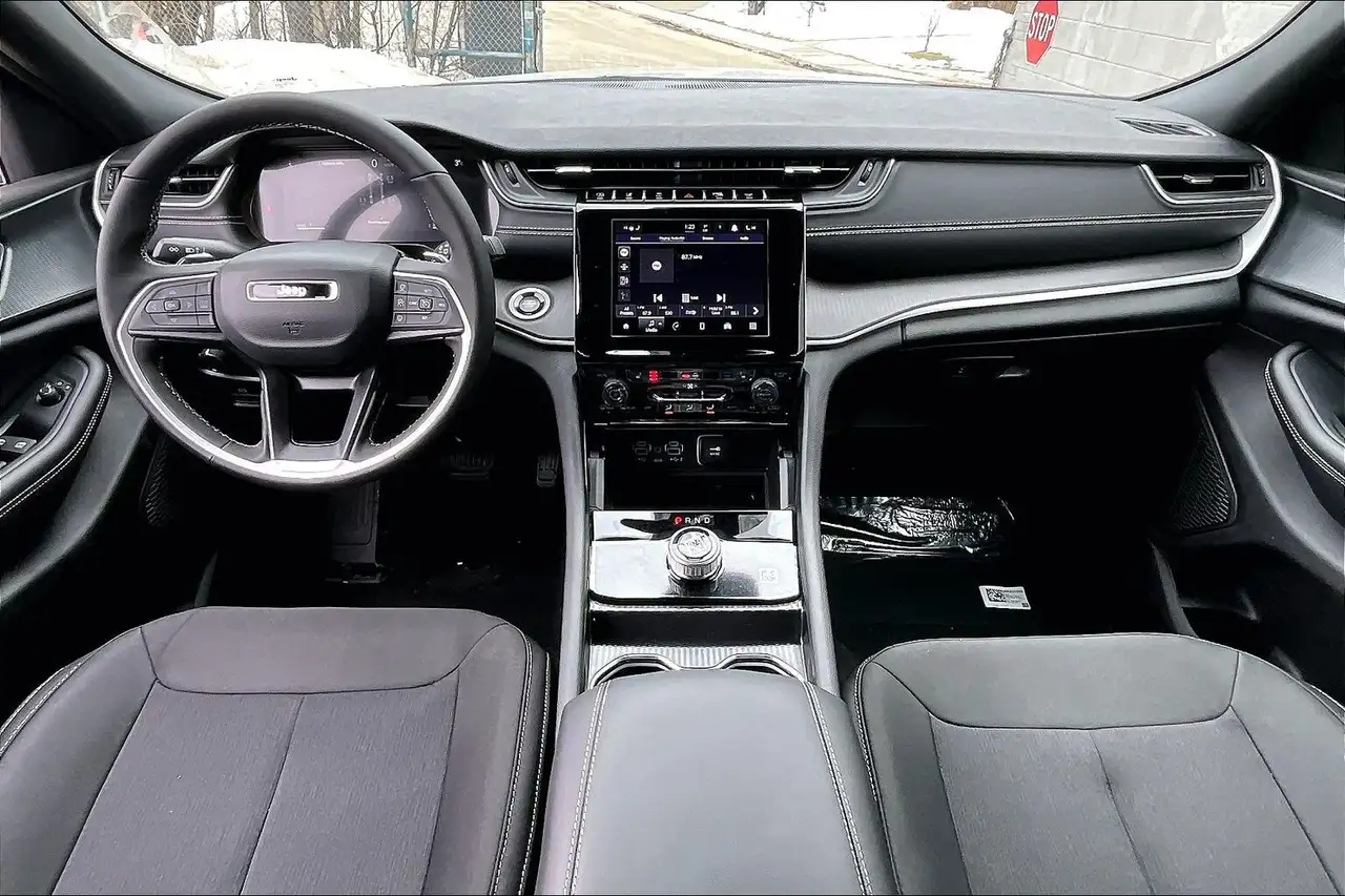 Jeep Grand Cherokee снимка Jeep Grand Cherokee