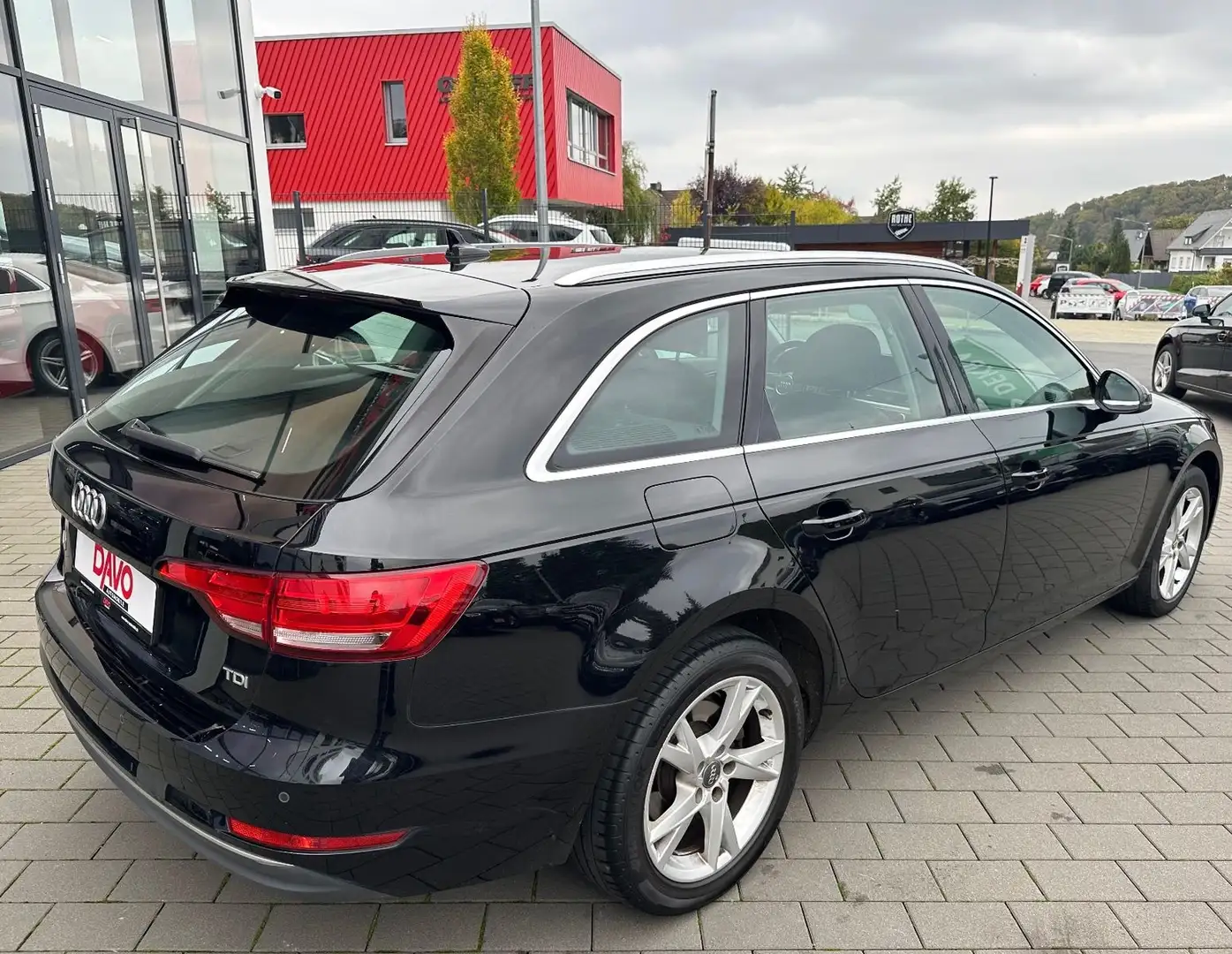 Audi A4 Avant 2.0 TDI sport/R-Kamera Schwarz - 2