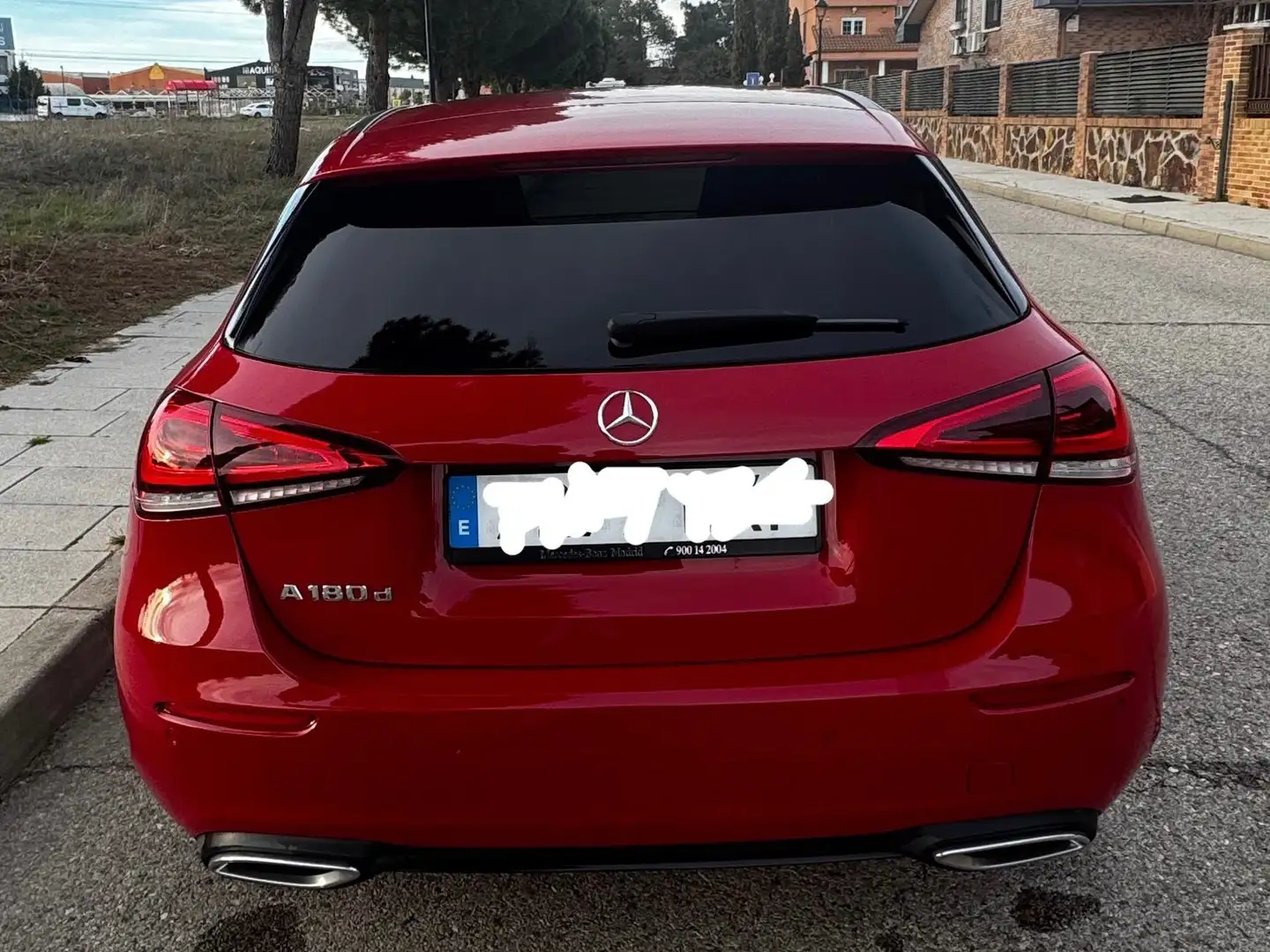 Mercedes-Benz A 180 180d 7G-DCT Rojo - 1
