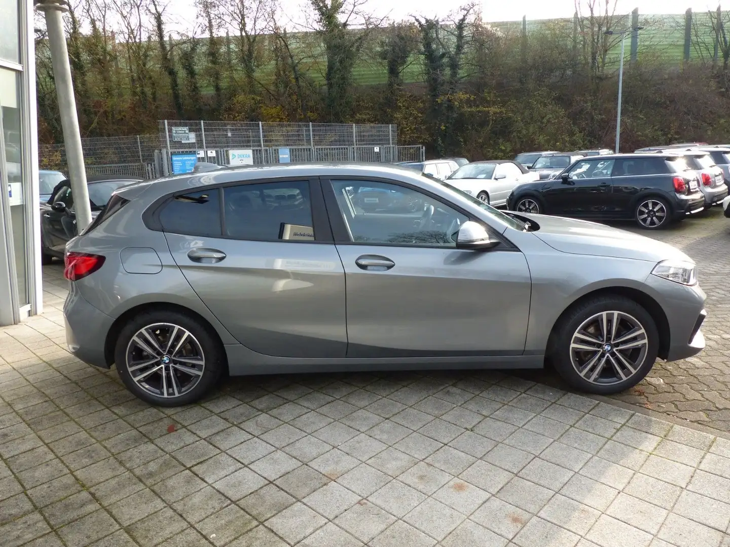 BMW 118 i Aut. "Advantage", Navigation, 17" Alu, LED Gris - 2
