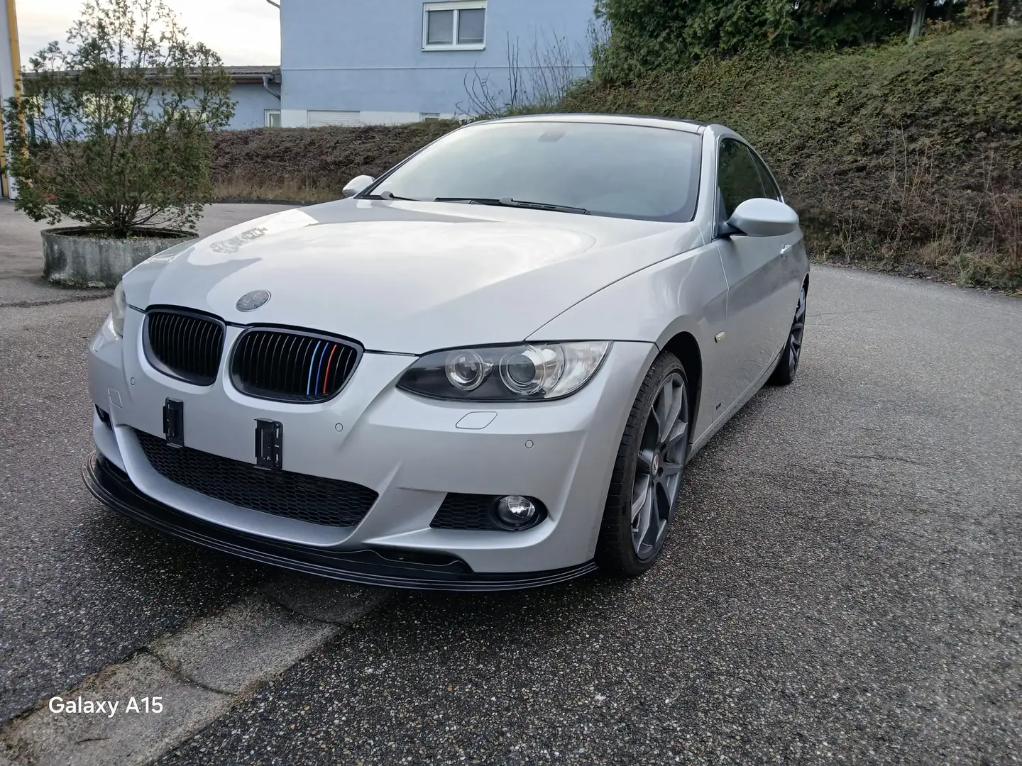 BMW 330 BMW 330d Mpaket 4X4 allrad Anhänger NeuTÜV V lader Plateado - 1