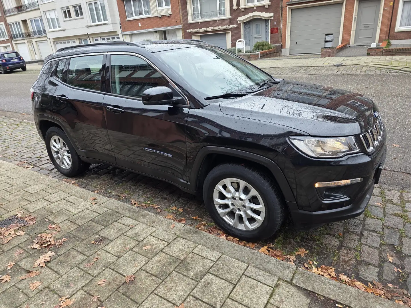 Jeep Compass Compass 1.3 T4 4xe PLUG-IN HYBRID Longitude Zwart - 2