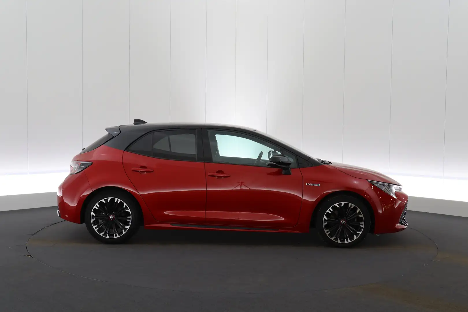 Toyota Corolla Hatchback 2.0 HEV GR Sport E-CVT LED PDC CAM Carpl Rood - 2