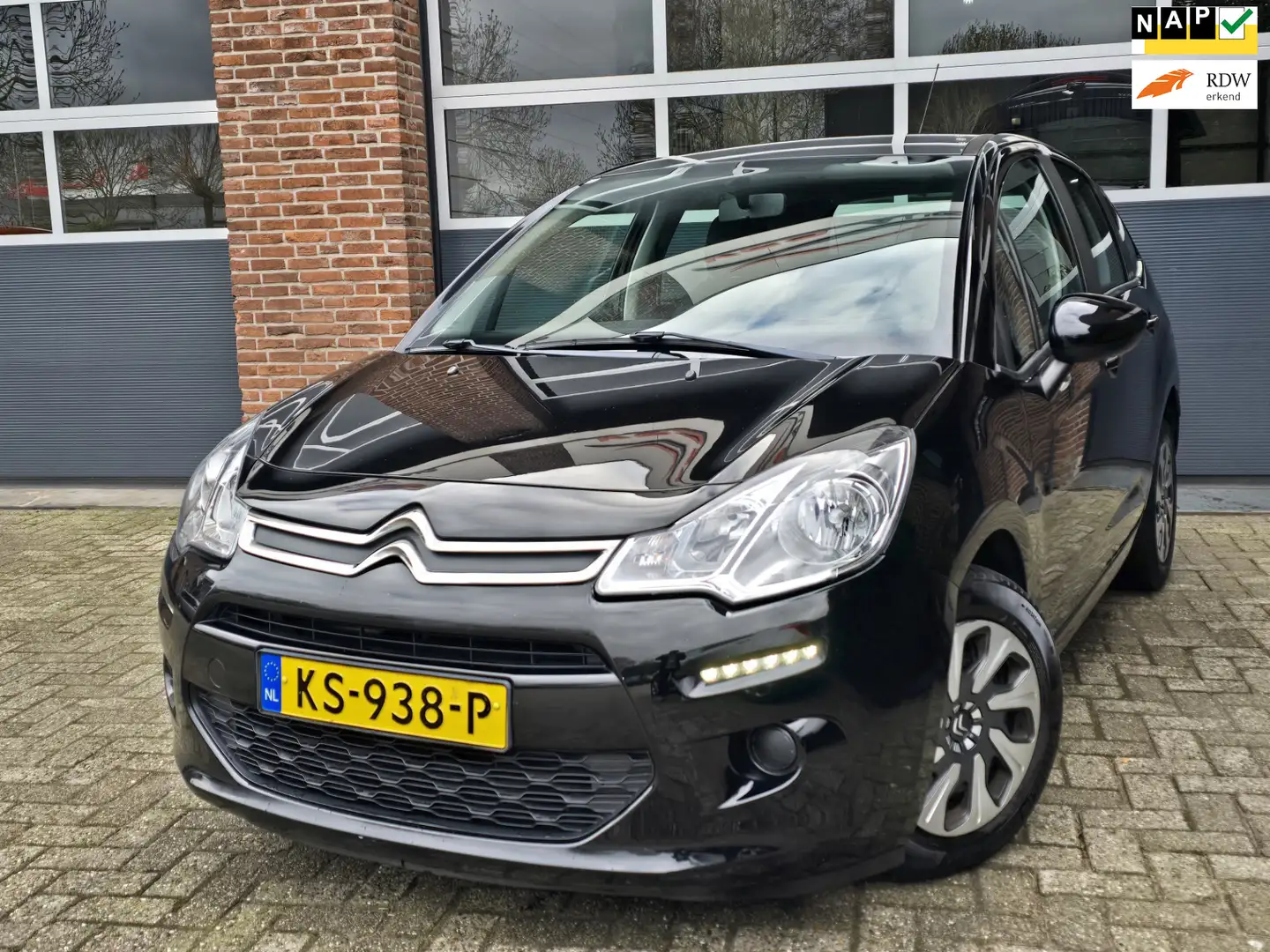 Citroen C3 1.2 PureTech Tendance Nap |Navi |Led |Cruise Zwart - 1