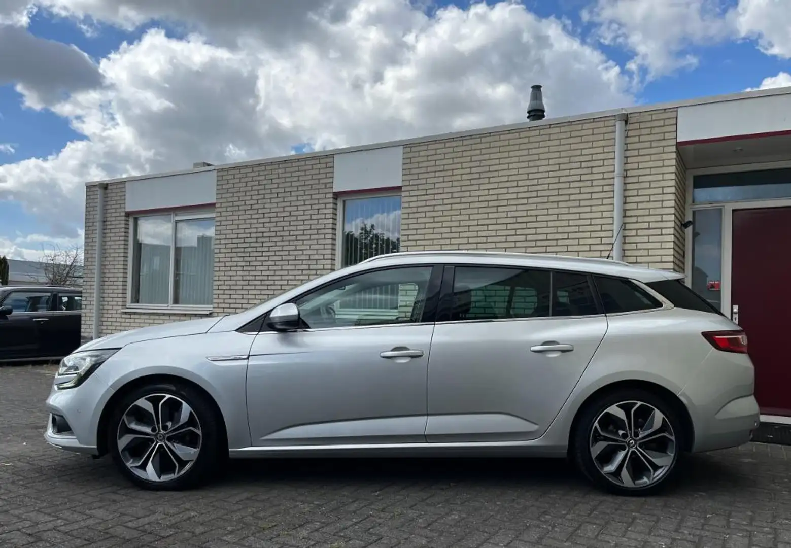 Renault Megane Estate 1.2 TCe Bose OPEN DAK, 130PK, Groot scherm Zilver - 2