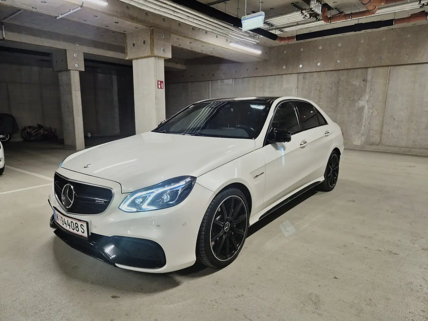 Mercedes-Benz E 63 AMG FRISCHES PICKERL // DESIGNO Weiß - 1