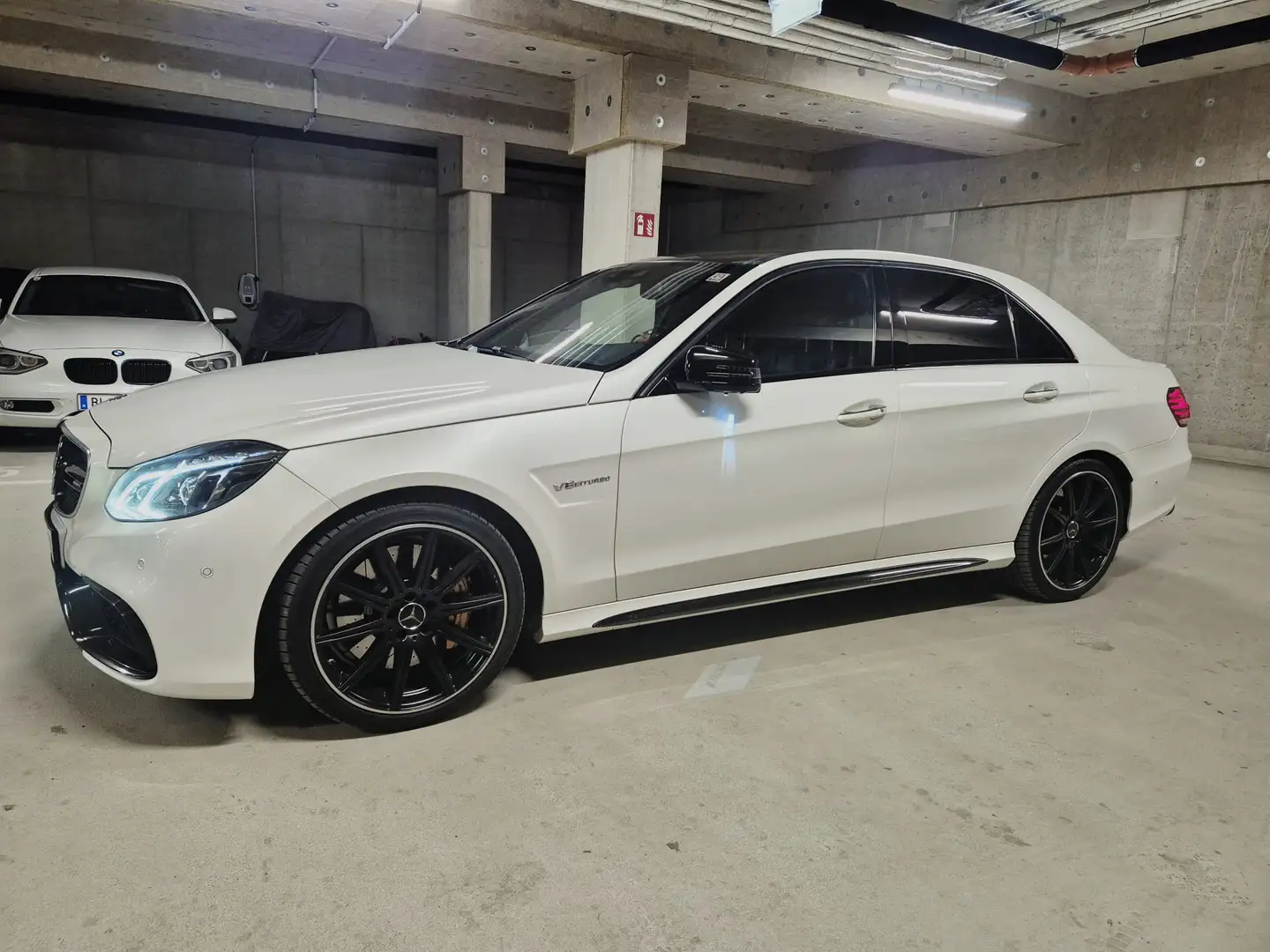 Mercedes-Benz E 63 AMG FRISCHES PICKERL // DESIGNO Weiß - 2