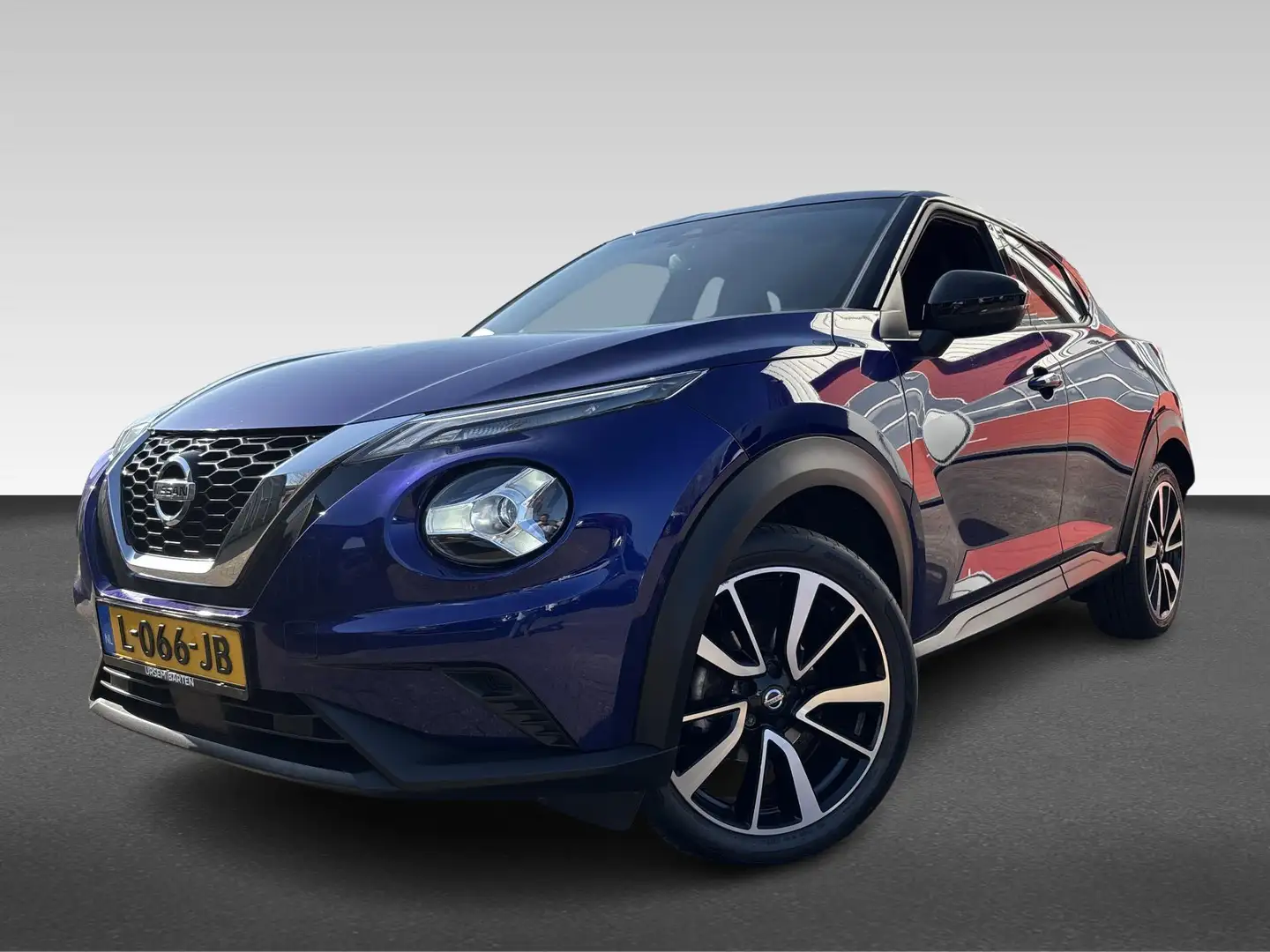 Nissan Juke 1.0 DIG-T N-Connecta Blauw - 1