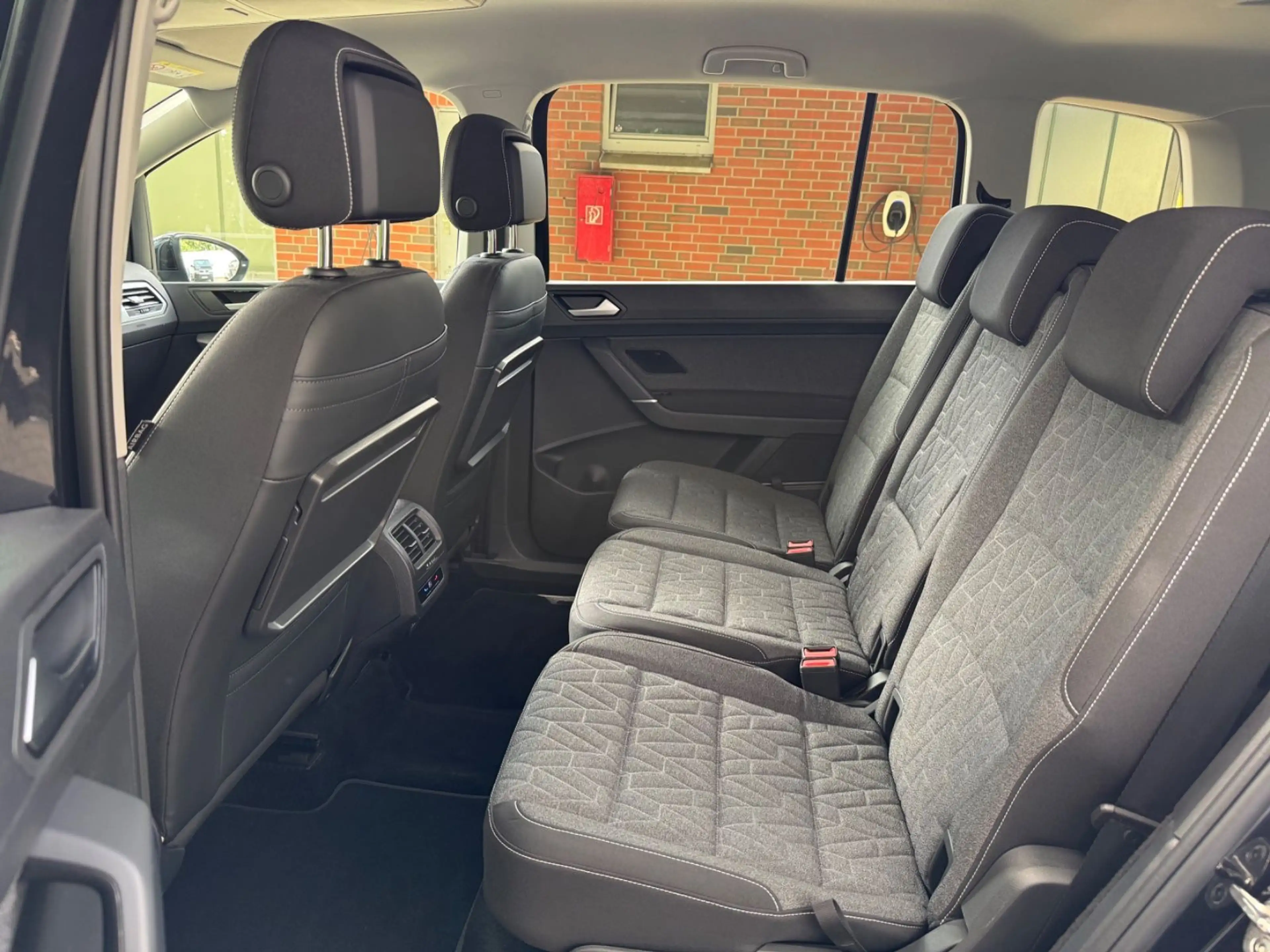 Volkswagen Touran 1.5TSI Move AppConnect/ACC/SHZ/PDC/BLIS — photo 7