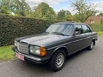 W123 200 benzine M102