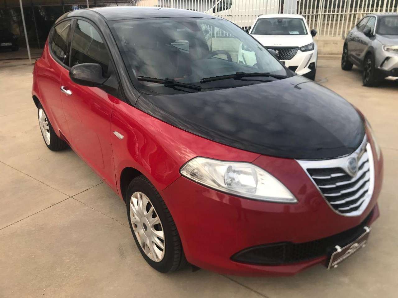 Lancia Ypsilon 1.2 69 CV 5 porte S&S Black&Red