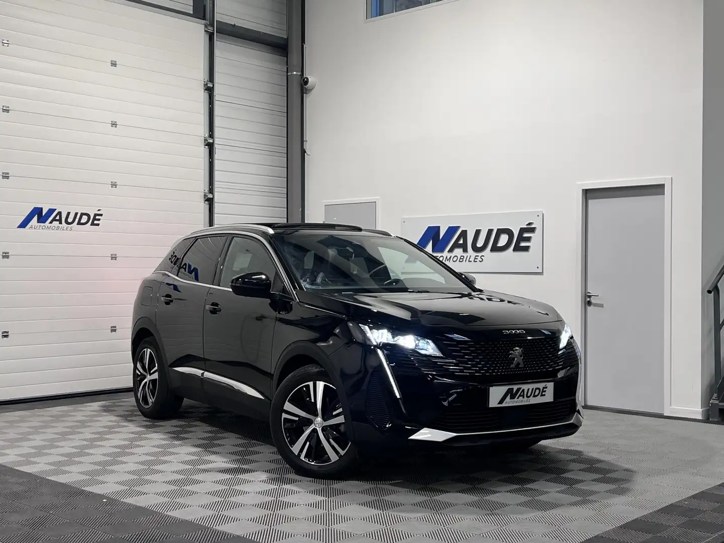 Peugeot 3008 1.5 BLUEHDI 130 CH EAT8 GT PACK Toit ouvrant Schwarz - 1