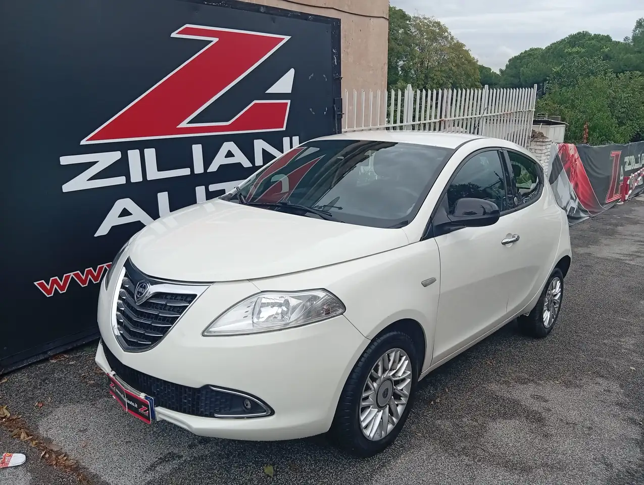 Lancia Ypsilon