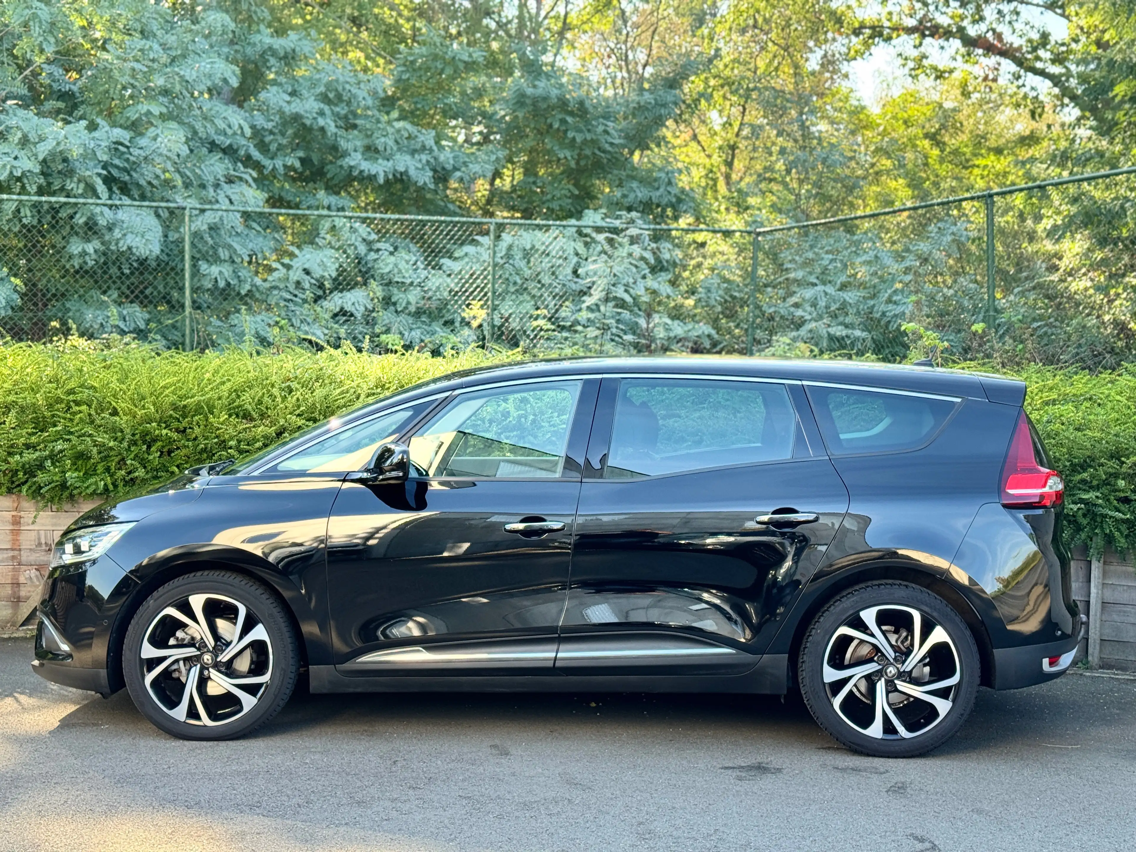 Renault Grand Scenic Grand Scénic 1.7 Blue dCi (EU6.2) — photo 3