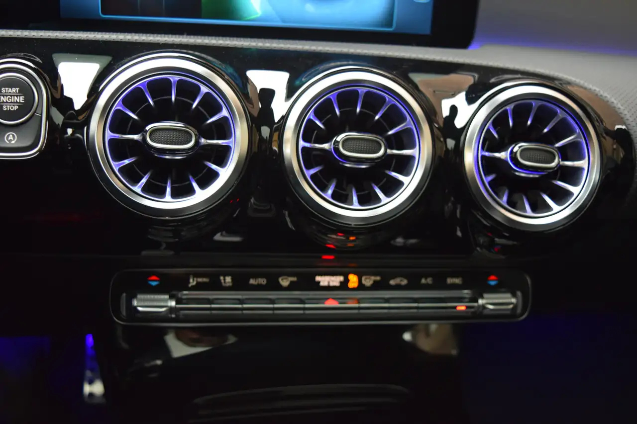 Mercedes-Benz A-Class 7G-DCT AMG- NAVI / BURMESTER PACK /PANO OPENDAK, миниатюра 18
