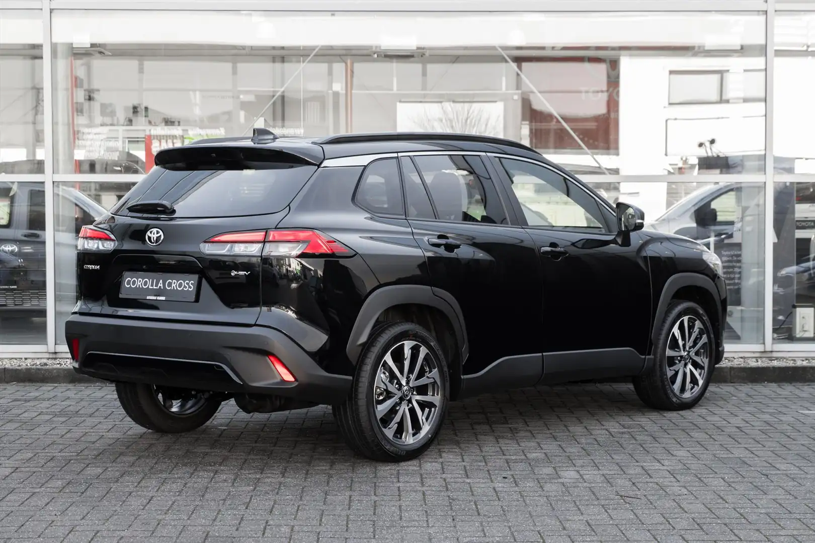 Toyota Corolla Cross Hybrid 140 140pk CVT Style Чорний - 2