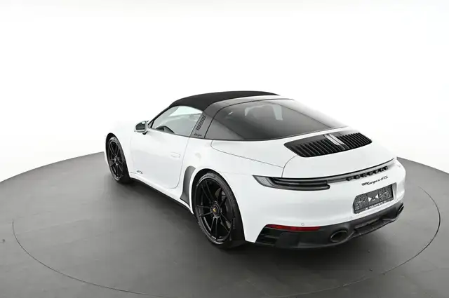 Porsche 911 view 21
