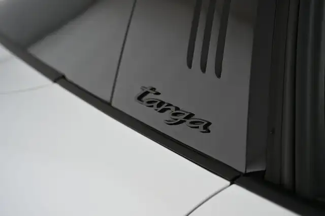 Porsche 911 view 30