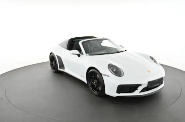 Porsche 911 view 10