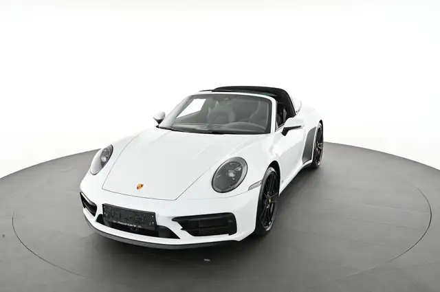 Porsche 911 view 11